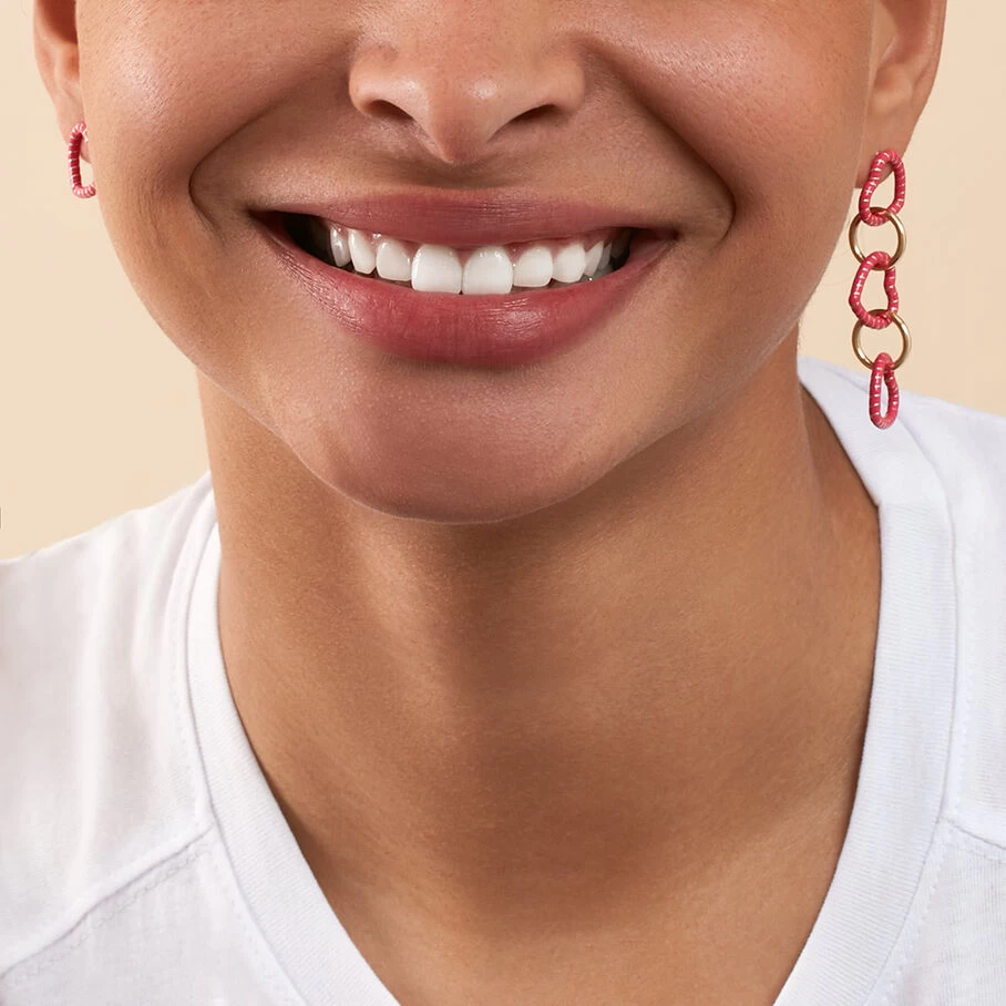 Boucles D'oreilles Pendantes SESHA - Rose / Doré 4 Boucles D'oreilles Pendantes SESHA - Rose / Doré – Image 2