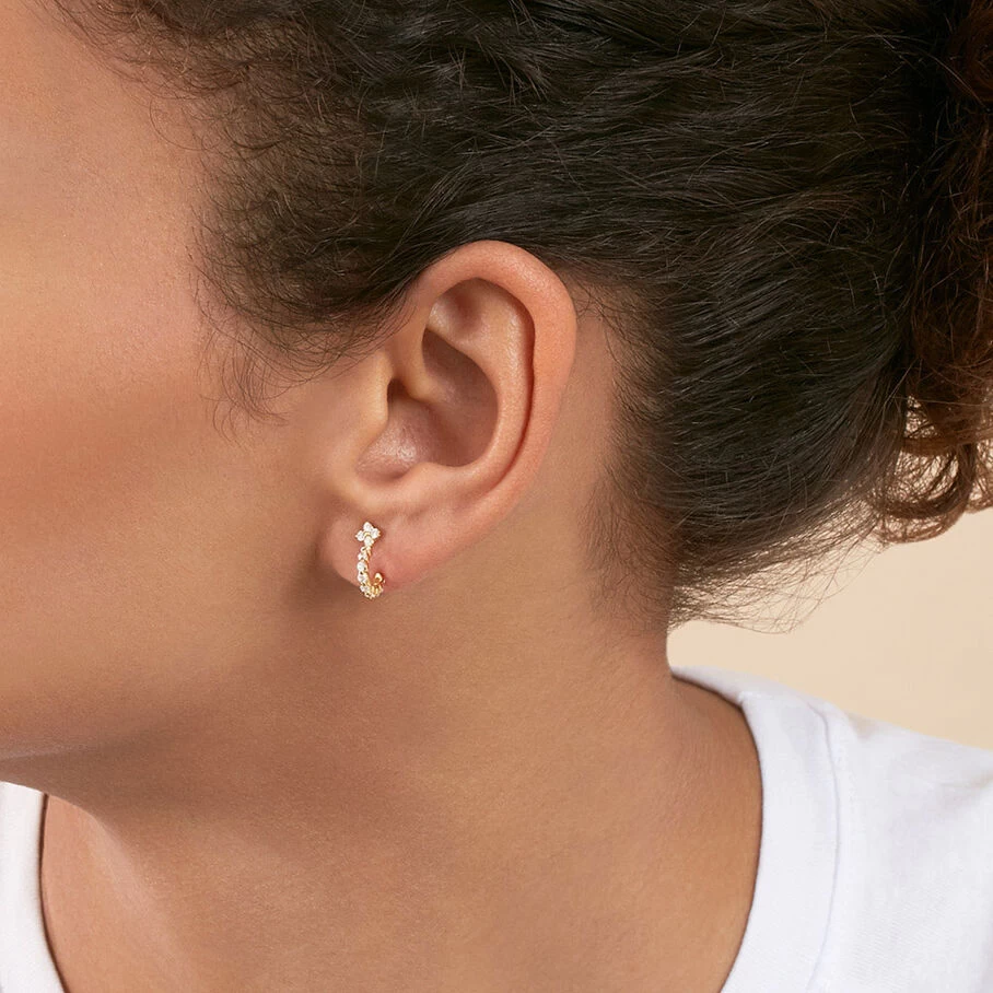 Créoles BELOVED - Cristal / Doré 4 Créoles BELOVED - Cristal / Doré – Image 2